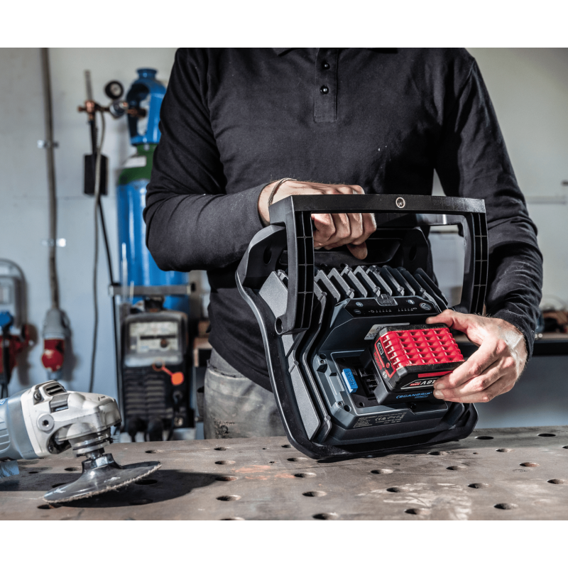 Scangrip Nova 10 Connect. Потужний прожектор з Bluetooth управлінням