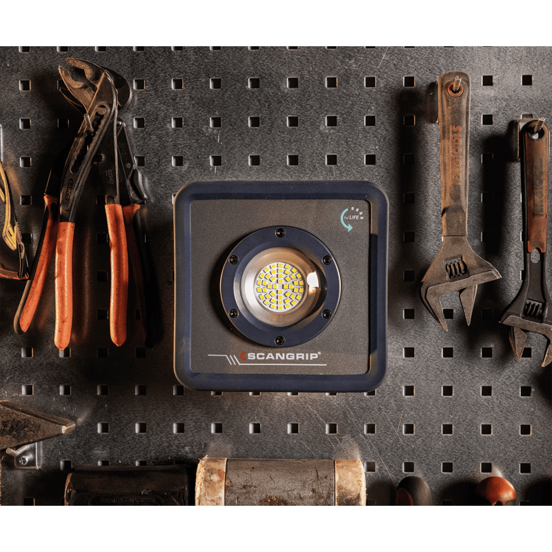 Ручний світлодіодний прожектор Scangrip Nova Mini for Life.