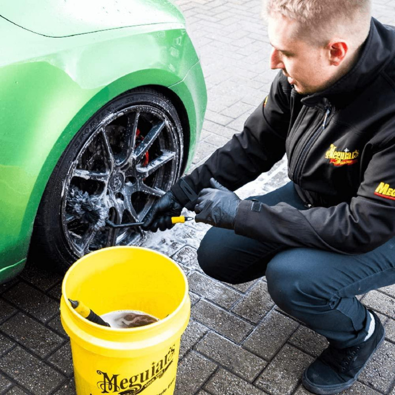 Щітка мікрофіброва для дисків Meguiar's X190700EU Meguiar`s Supreme Microfibre Angled Wheel Cleaning Brush
